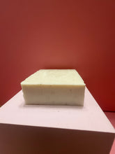 Load image into Gallery viewer, Eucalyptus and Orange Shampoo Bar
